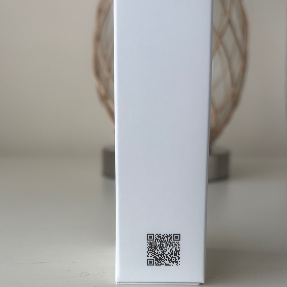 White Rinseless Root Refresh - Picture 3 of 3